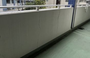 バルコニー　開放的で明るい空間を演出してくれるバルコニーです