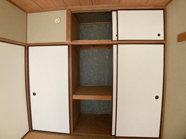 収納　※補修前の参考画像の為、設備等は現況優先。