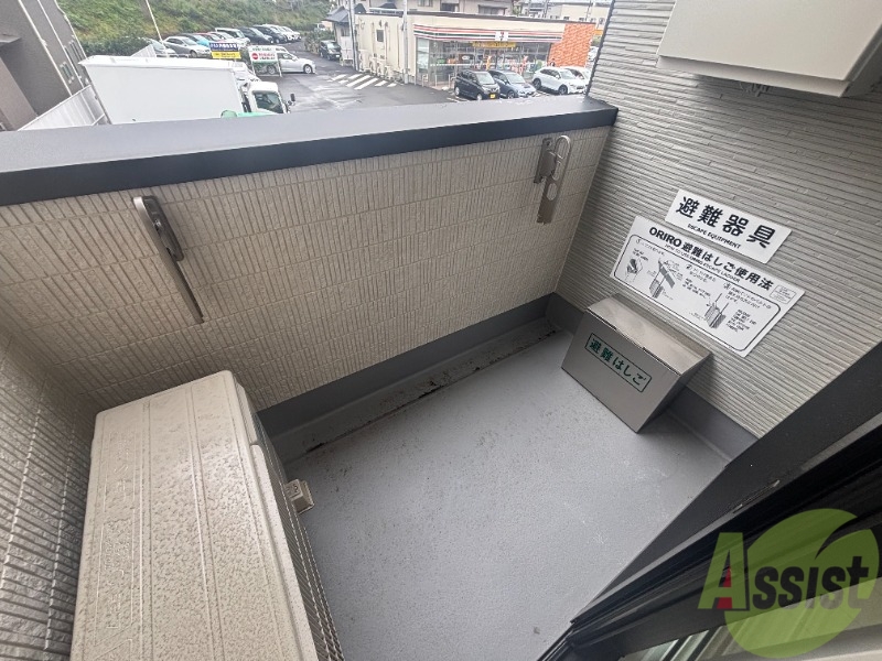 バルコニー　こちらはバルコニーです。洗濯物を沢山干すのに便利です。