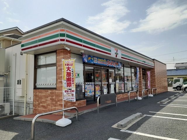 コンビニ　セブンイレブン（コンビニ）まで300m