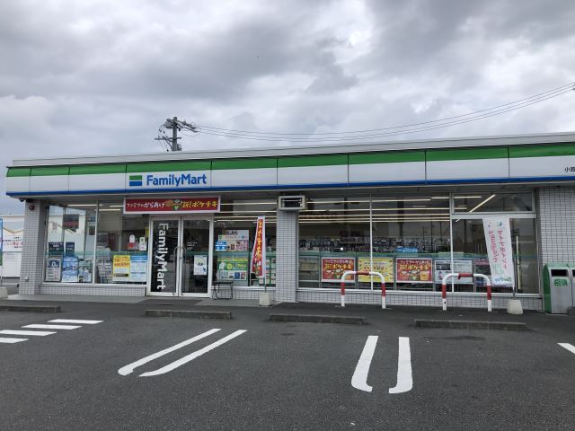 コンビニ　ファミリーマート（コンビニ）まで560m