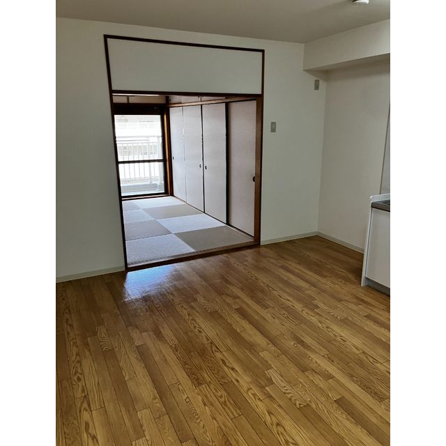 その他部屋・スペース　こちらのリビングで趣味の時間をお楽しみください