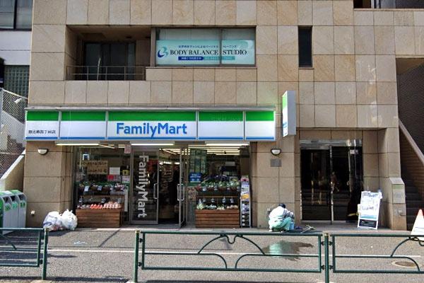 コンビニ　ファミリーマート恵比寿四丁目店（コンビニ）まで295m