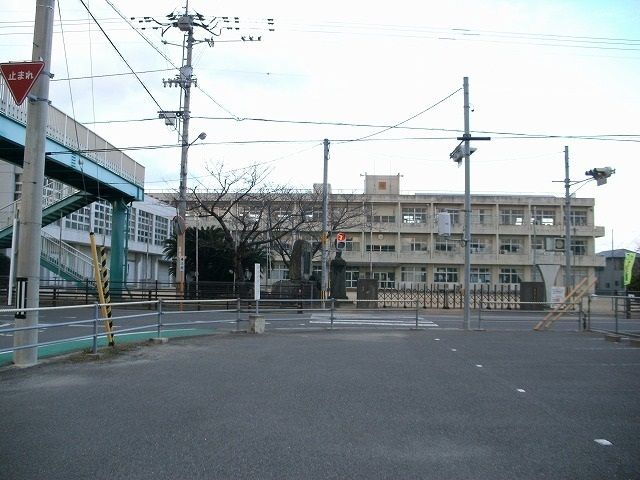 小学校　高川原小学校（小学校）まで830m