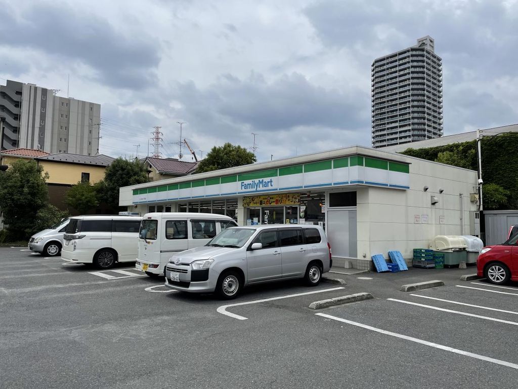 コンビニ　ファミリーマートさいたま辻八丁目店（コンビニ）まで1060m