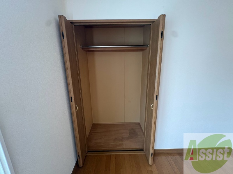 収納　寝室の収納です。部屋がすっきり片付きます。