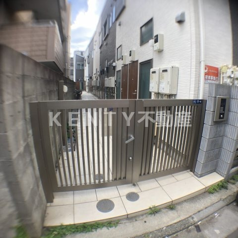エントランス　清潔なエントランスです
