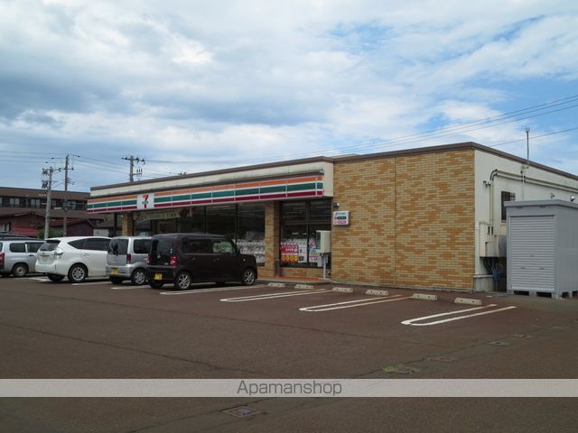 コンビニ　セブンイレブン（コンビニ）まで790m