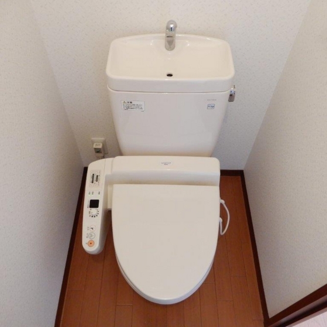 地下鉄今里筋線 太子橋今市駅 徒歩7分 2階建 築23年のトイレ写真