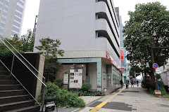 郵便局　外苑前郵便局（郵便局）まで322m