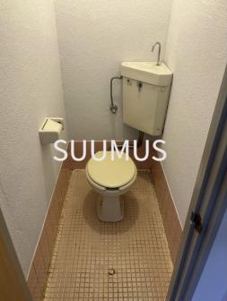 都営大江戸線 西新宿五丁目駅 徒歩8分 2階建 築48年のトイレ写真