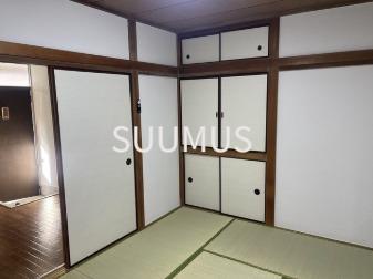 都営大江戸線 西新宿五丁目駅 徒歩8分 2階建 築48年の居間写真