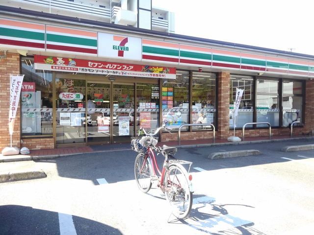 コンビニ　セブンイレブン博多板付7丁目店（コンビニ）まで700m