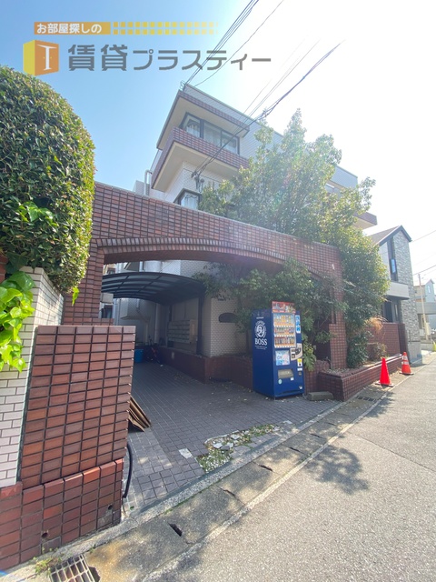 建物外観　ヴィンテージ感と重圧感漂ってます