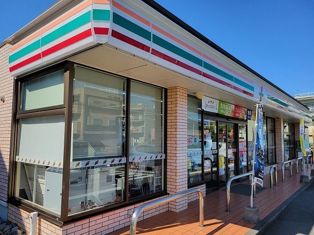 コンビニ　セブンイレブン日南戸高店（コンビニ）まで650m