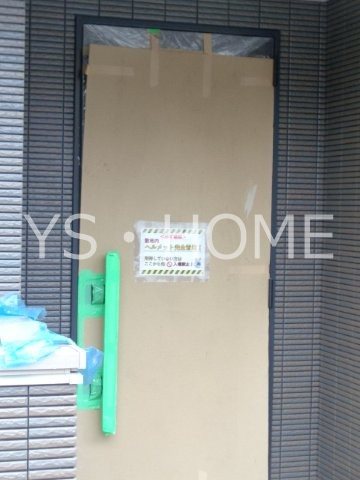 ＪＲ中央線 三鷹駅 バス乗車時間：26分 最寄りバス停で下車 徒歩5分 3階建 新築の玄関写真