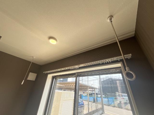 その他設備　室内物干（イメージ）