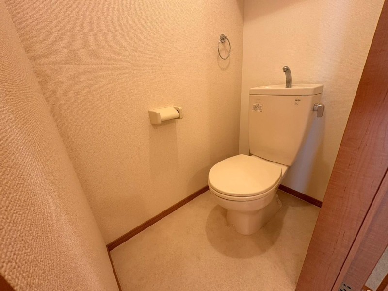 アムールスリーライト観音坂B棟のトイレ写真