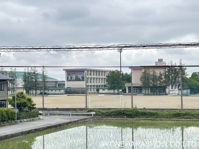 中学校　高岡市立戸出中学校（中学校）まで1933m