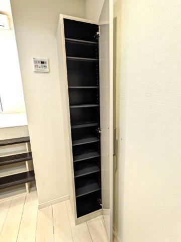 収納　102号室シューズボックス