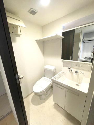 洗面設備　(参考)同マンション別間取り他部屋の写真（間取り図が正）