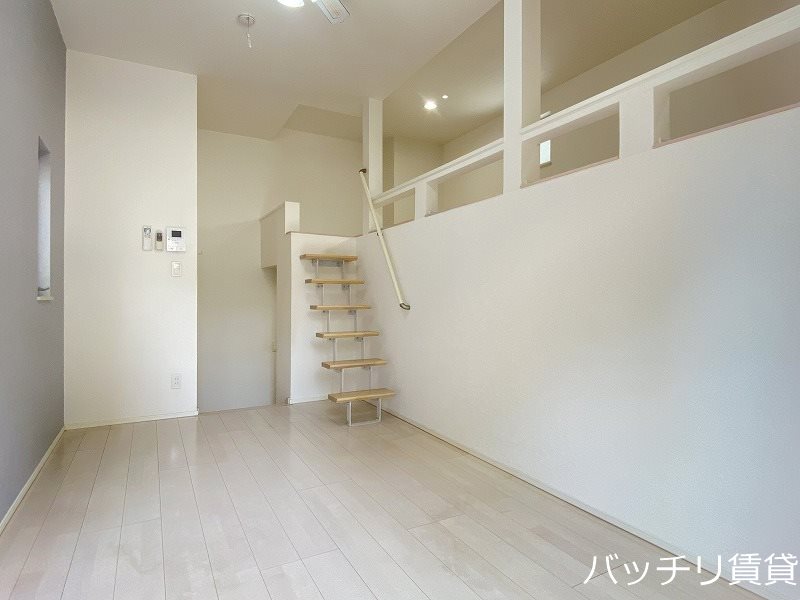 ディオステージ新栄の居間写真