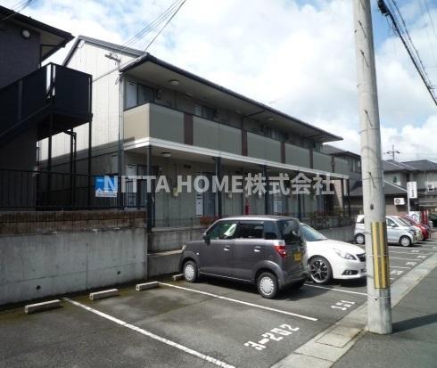 建物外観　駐車場１台無料◎福知山駅が徒歩圏内＊都市ガス使用です◇