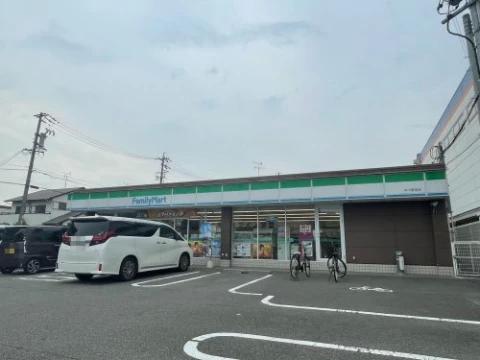コンビニ　ファミリーマート 中川野田店（コンビニ）まで801m