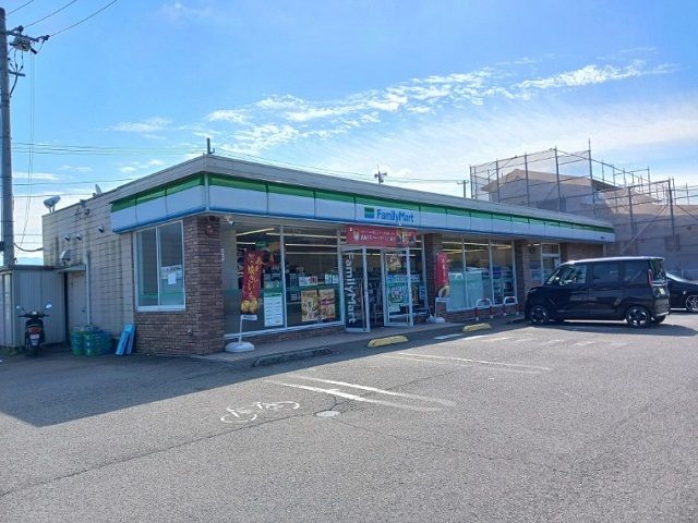 コンビニ　ファミリーマート砥部麻生店様（コンビニ）まで650m