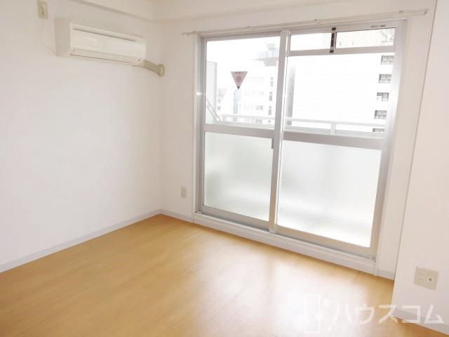 居室・リビング　６．５帖の角部屋です☆