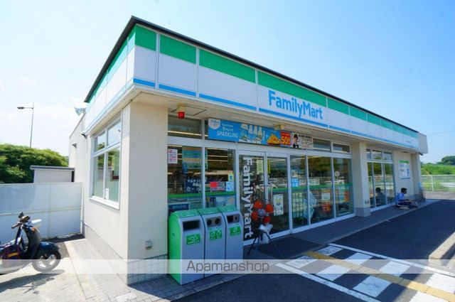 コンビニ　ファミリーマート　木津川台駅前店（コンビニ）まで392m