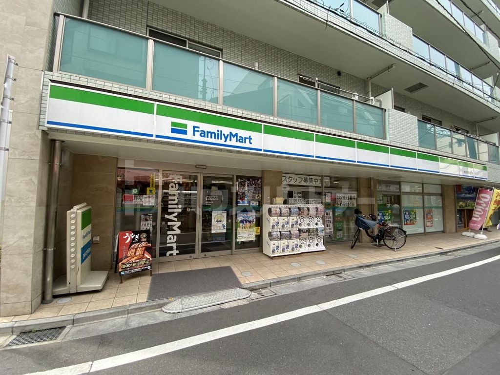 コンビニ　ファミリーマート椎名町駅南口店（コンビニ）まで50m