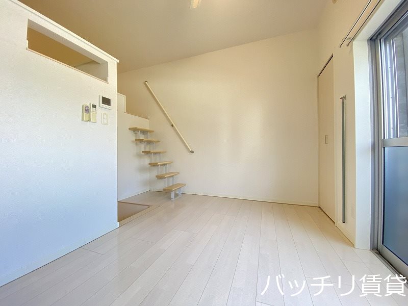 居室・リビング　同型タイプの為、現状を優先致します。