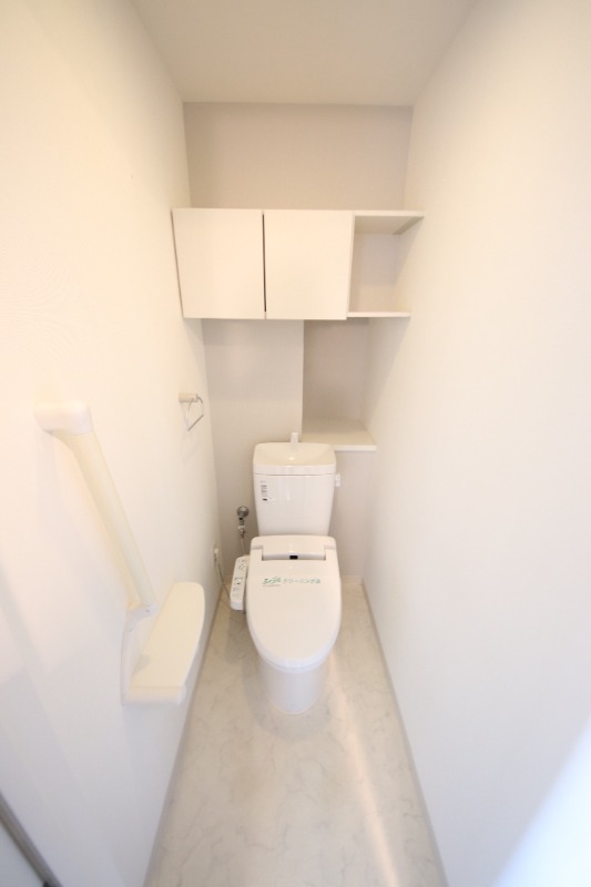 ＪＲ東海道本線 甲子園口駅 徒歩7分 3階建 築15年のトイレ写真