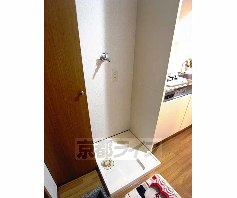その他設備　コンパクトにまとまった洗濯機置き場ですね。