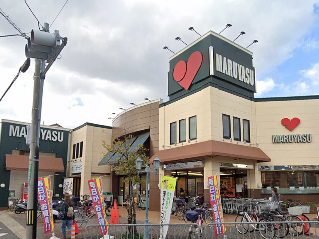 スーパー　スーパーマルヤス登美の里店（スーパー）まで448m