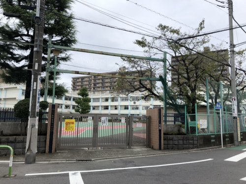 小学校　北区立第四岩淵小学校（小学校）まで746m
