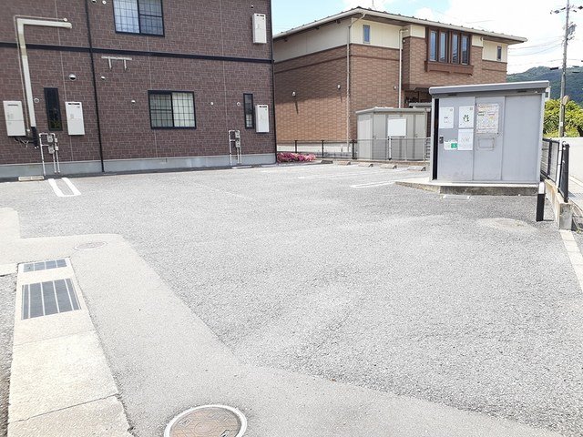 駐車場　車をお持ちの方に嬉しい駐車場付きの物件です