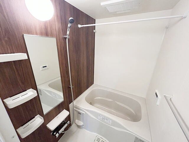 バス・シャワールーム　コンパクトで使いやすいお風呂です