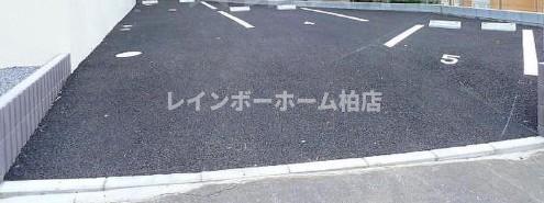 駐車場　車をお持ちの方に嬉しい駐車場付きの物件です