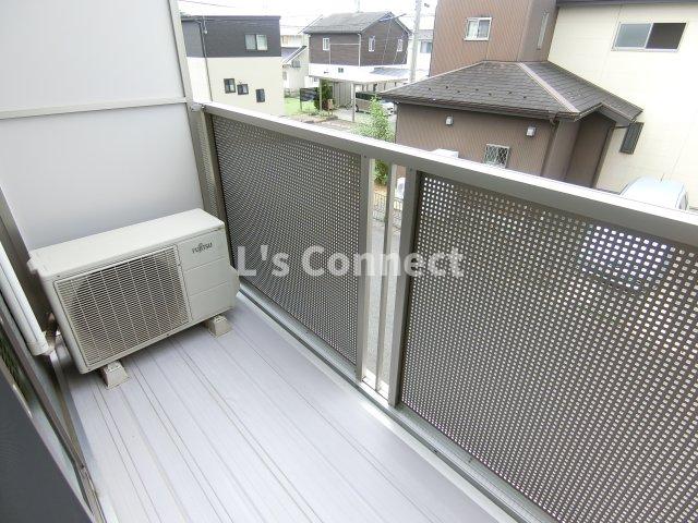 バルコニー　２階のお部屋で洗濯物もたくさん干せます。