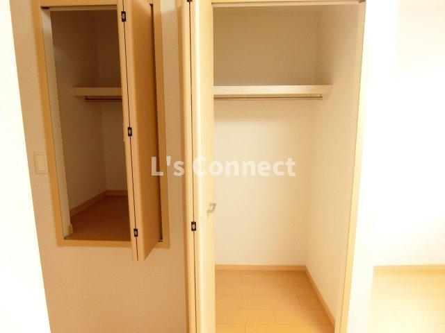 収納　クローゼットでお荷物もすっきり収納。
