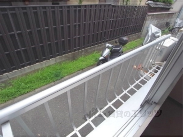 バルコニー　フラワーポット