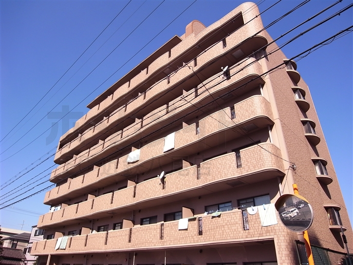 【八尾市本町のマンションの建物外観】