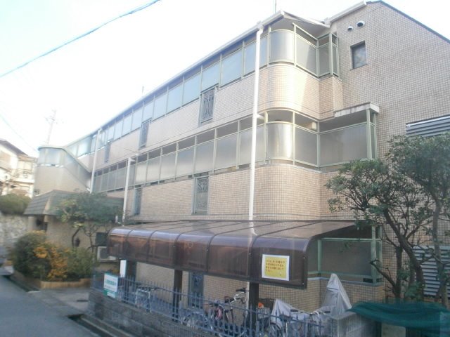 神戸市灘区寺口町のマンションの建物外観