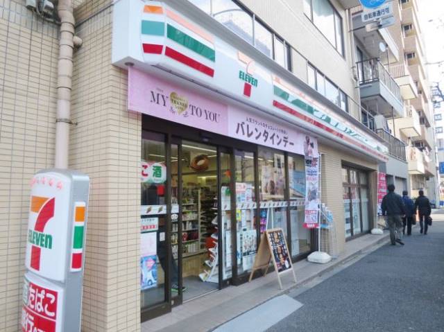 コンビニ　セブンイレブン文京関口1丁目店（コンビニ）まで135m