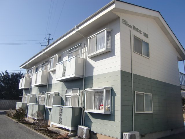 松本市大字原のアパートの建物外観