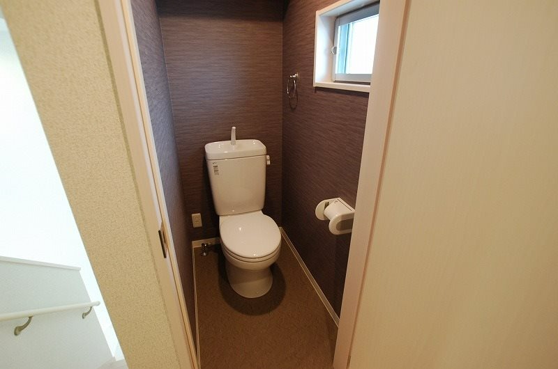 【春日市桜ヶ丘のアパートのトイレ】