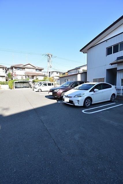 【カーサ　セレーノの駐車場】