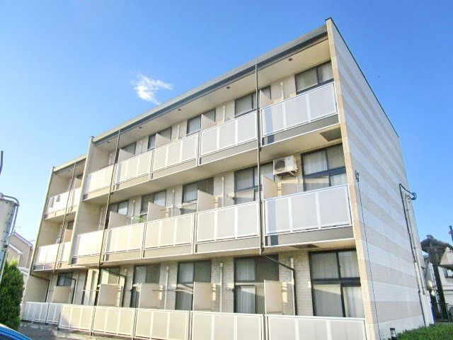 【レオパレス南風の建物外観】